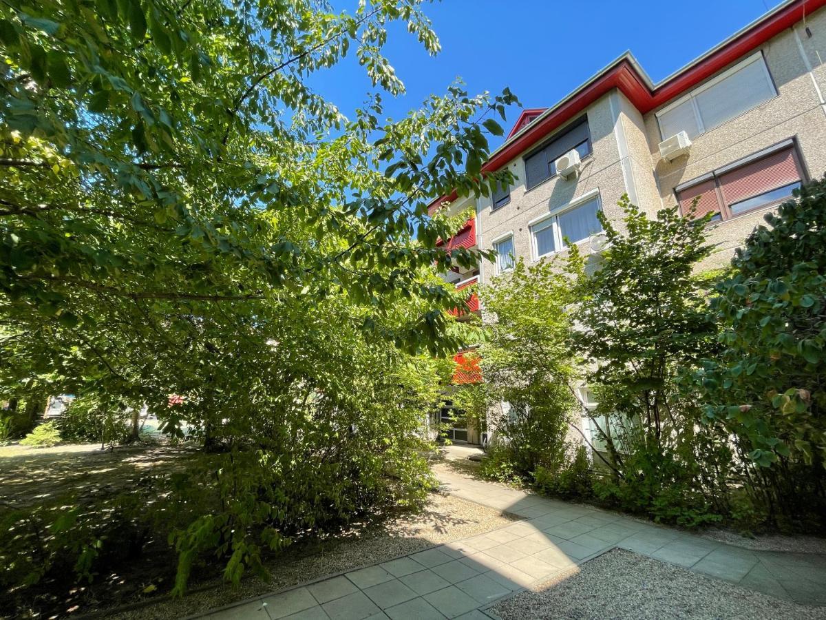 Le Petit Leisure Apartment Будапеща Екстериор снимка